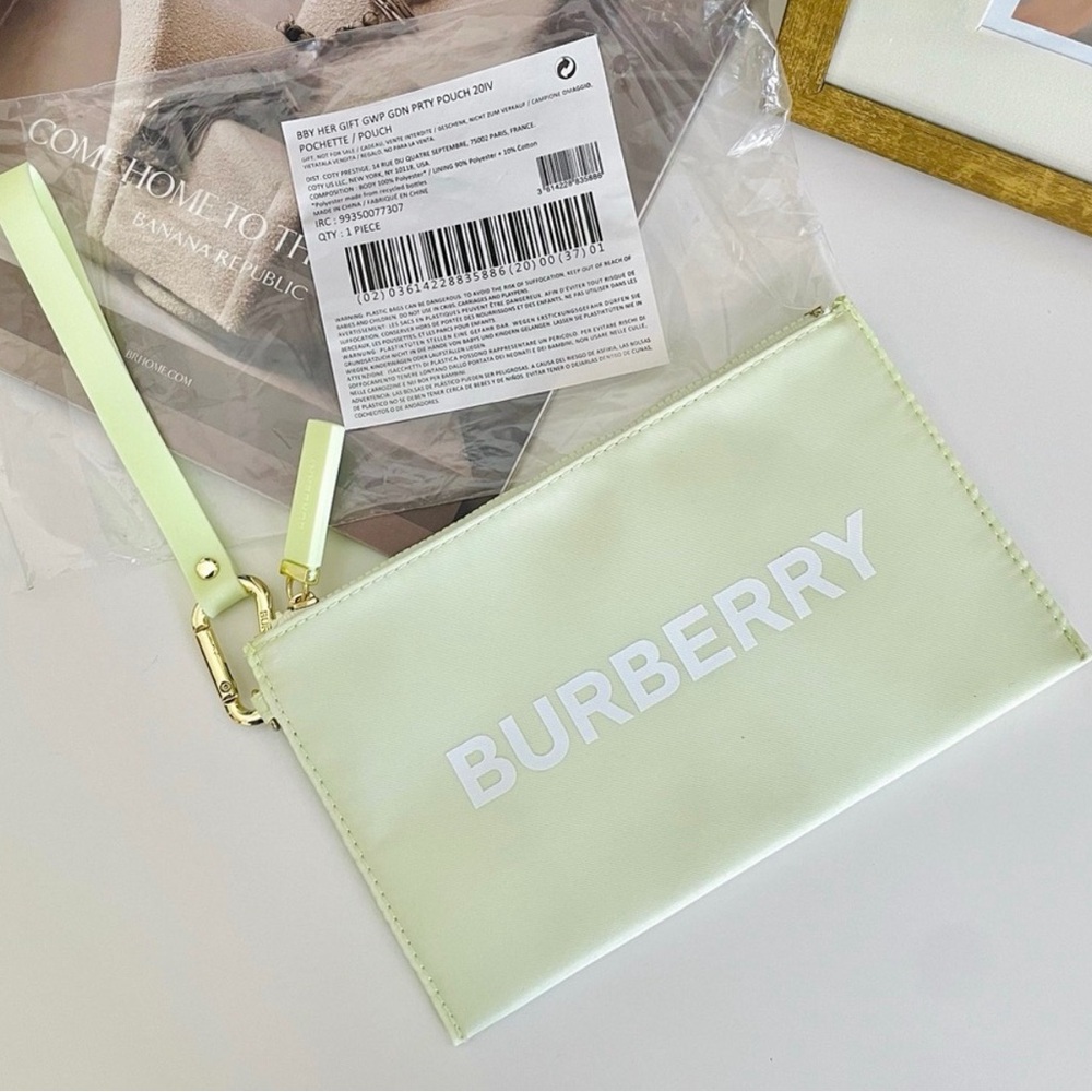Burberry‎ Wristlet/Cosmetic Bag Light Green